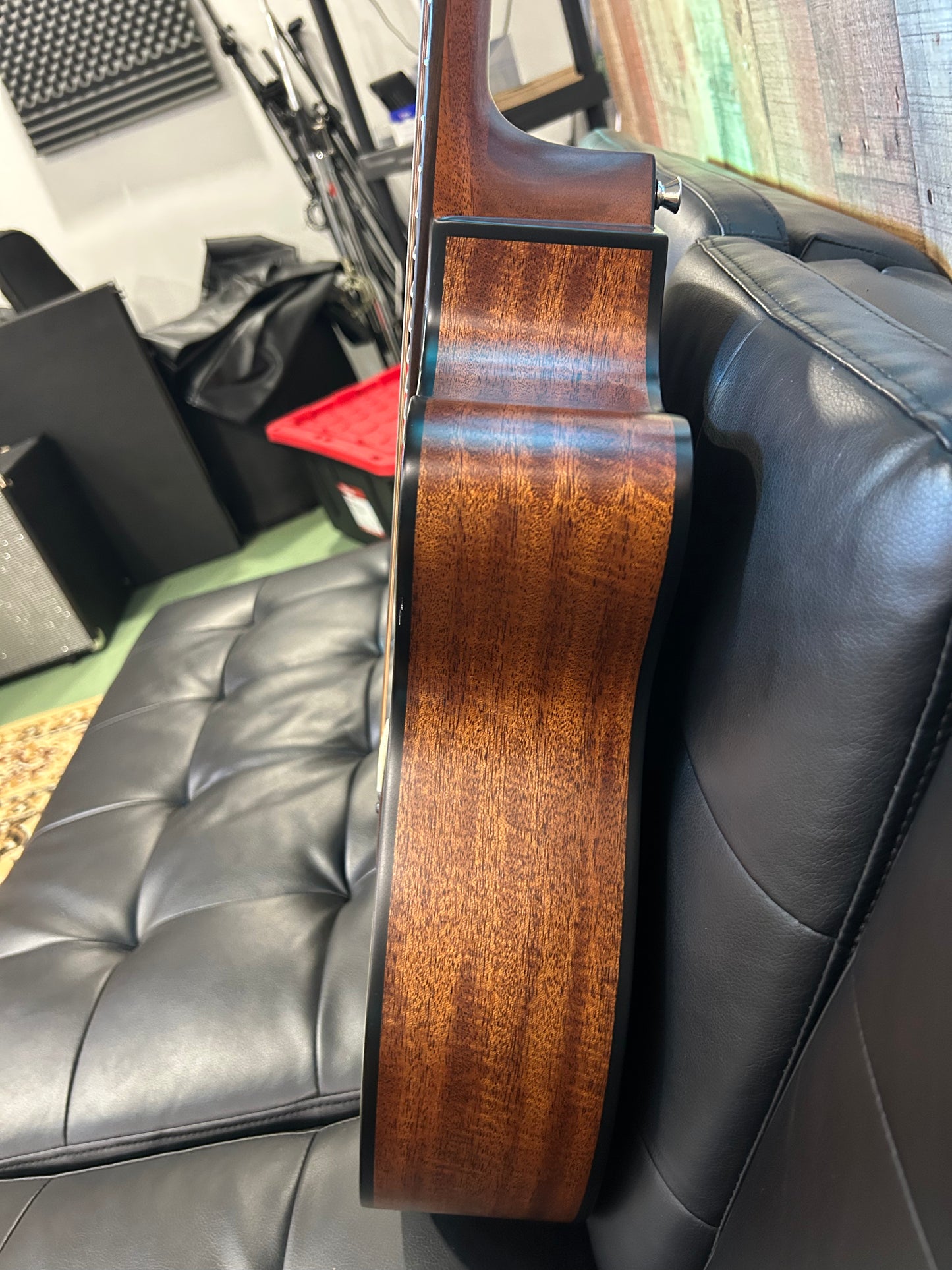 Alvarez Artist Folk/OM Guitar Acoustic/Electric Shadow Burst with Cutaway AF66CE-SB
