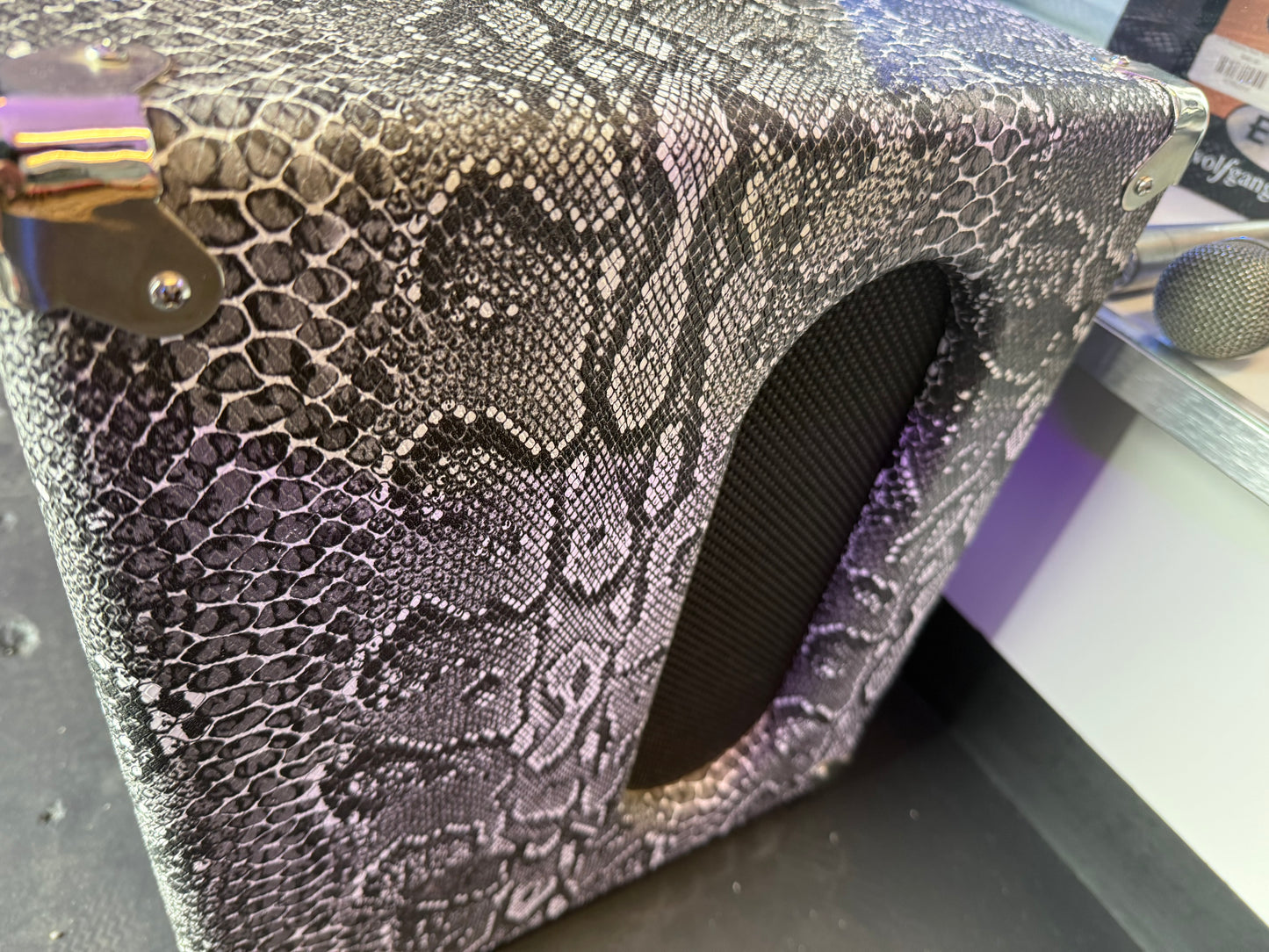 Snake Skin Cab with Tone Tubby Speaker (USED)