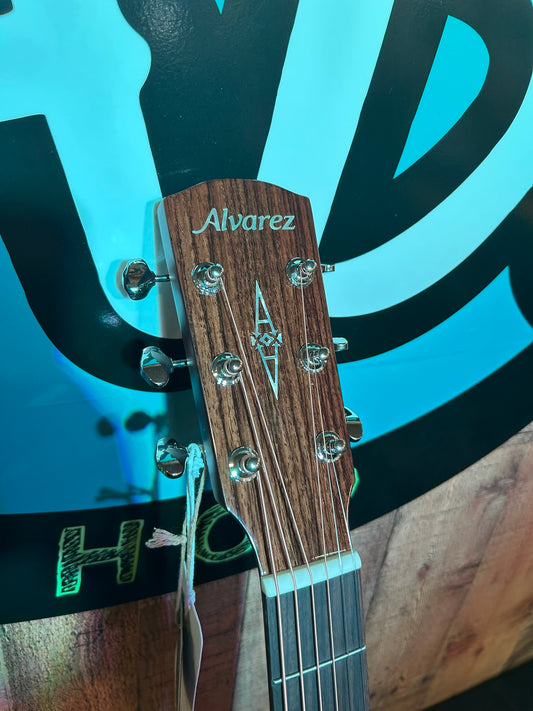 Alvarez Masterworks Dreadnought Guitar, Acoustic Electric MD70E