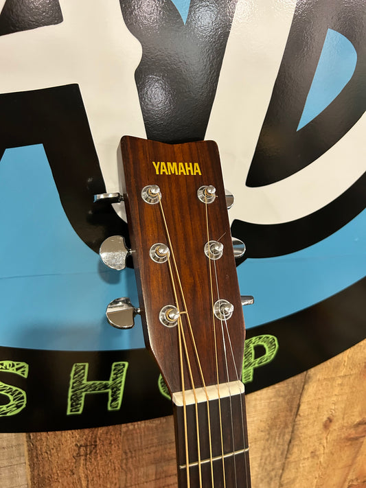 Yamaha FG 335 Guitar Signed by Willie Nelson (USED)