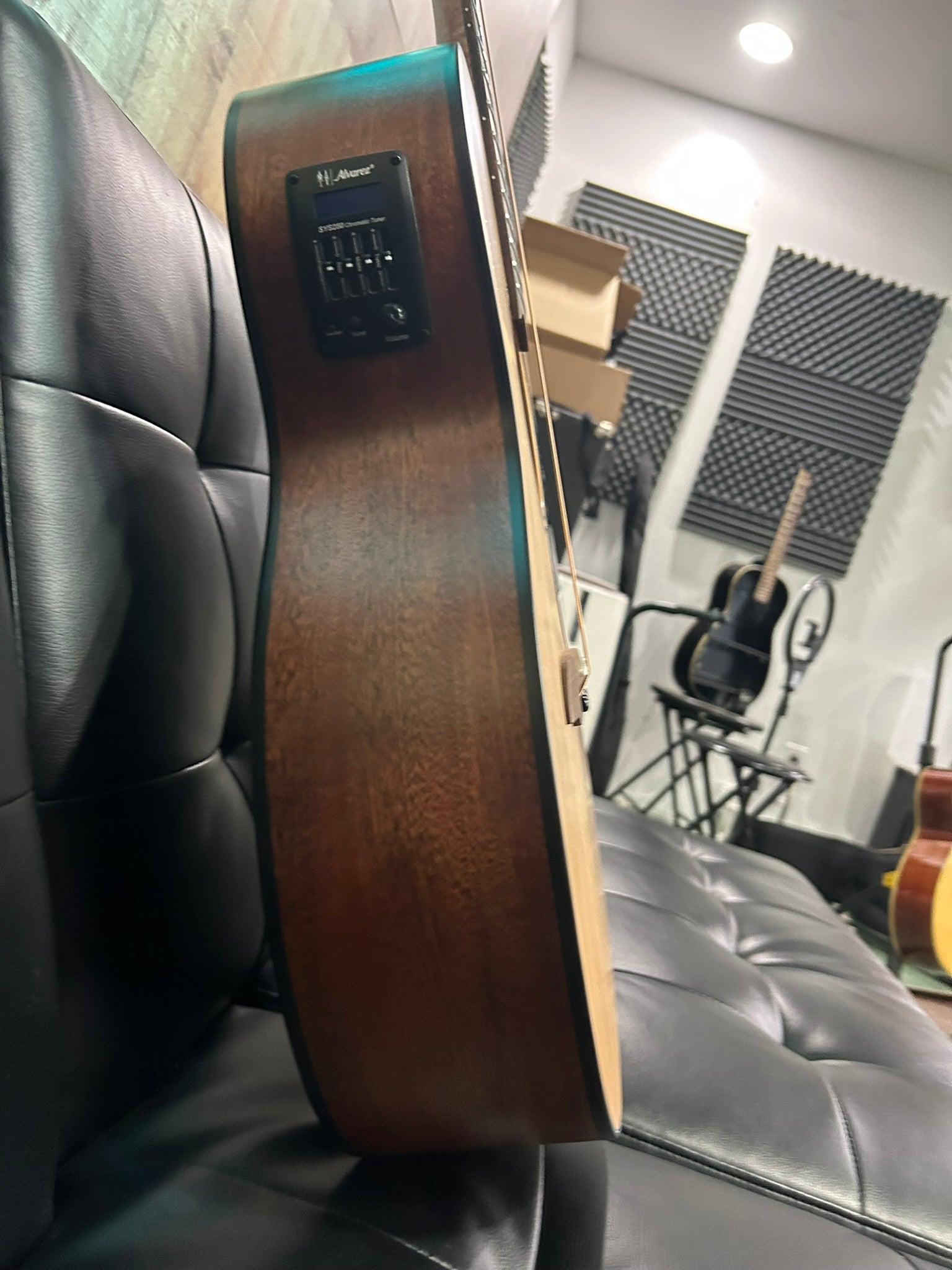 Alvarez Artist Series OM/Folk Acoustic Electric Guitar w/Cutaway EQ & Tuner