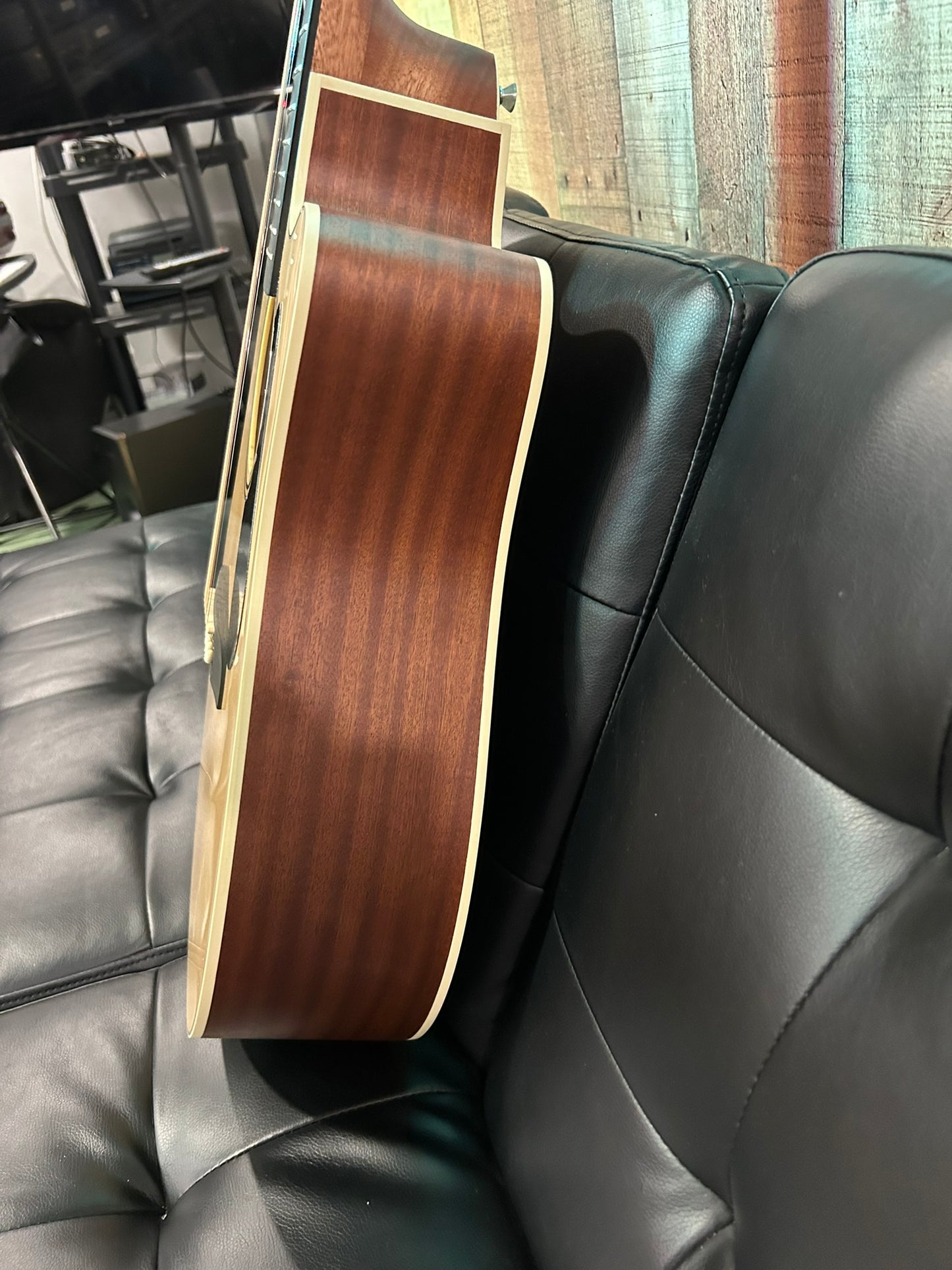 Alvarez Acoustic / Electric Guitar RD26CE