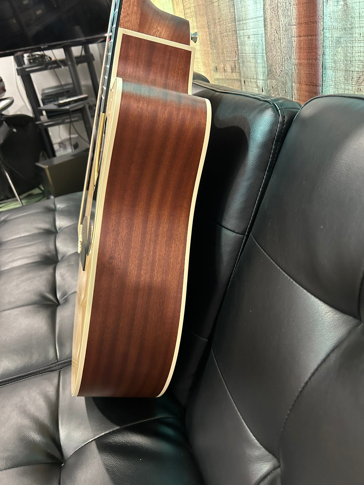 Alvarez Acoustic / Electric Guitar RD26CE