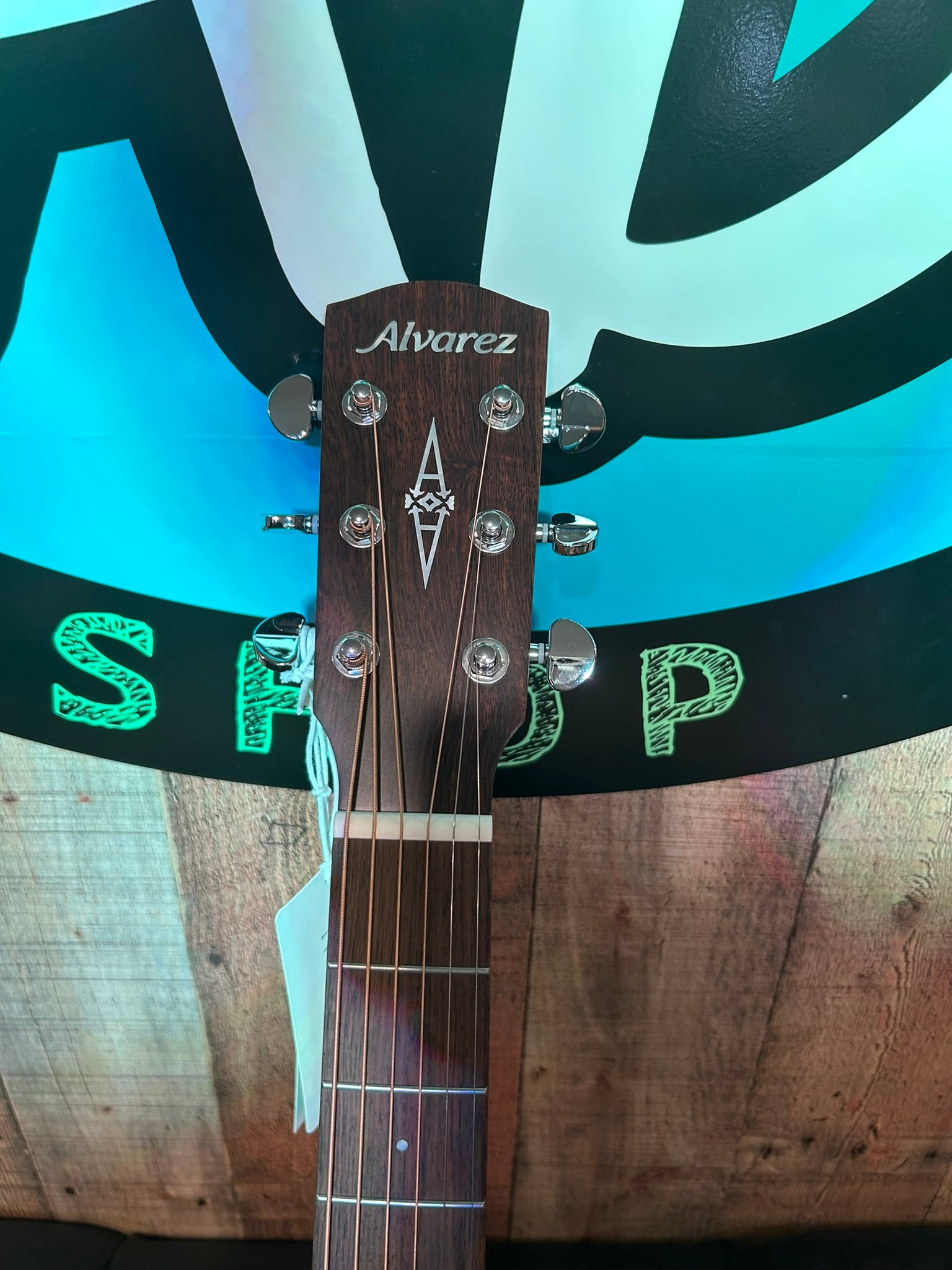 Alvarez Artist Series OM/Folk Acoustic Electric Guitar w/Cutaway EQ & Tuner