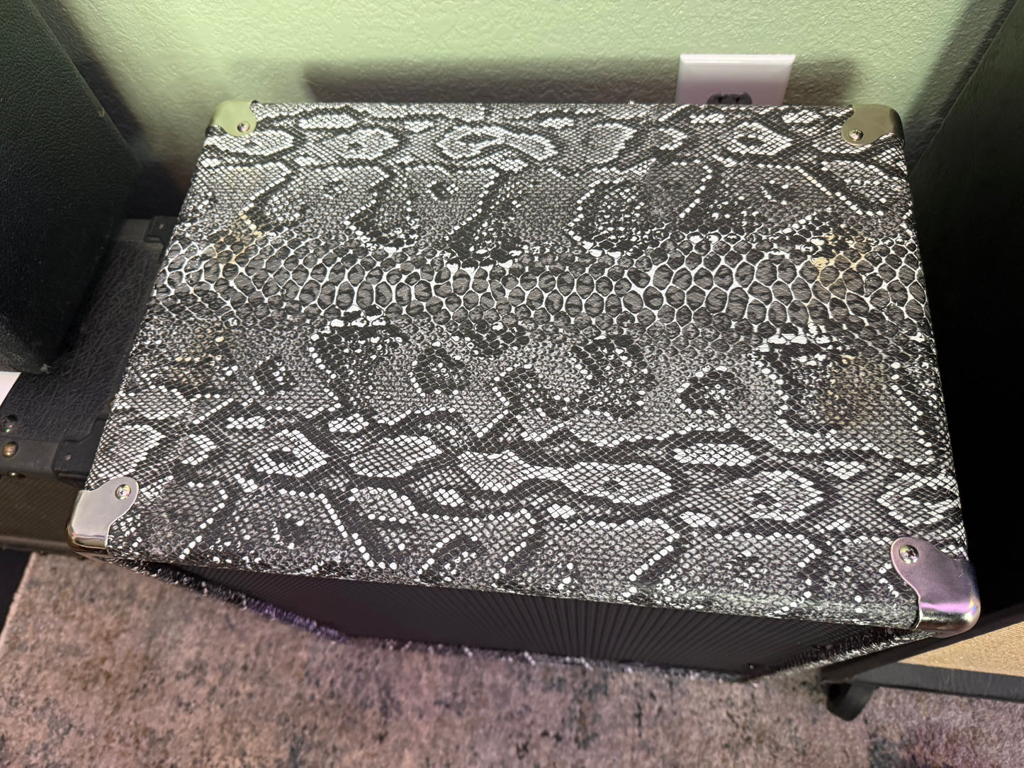 Carvin Bass Snake Skin Cab (USED)