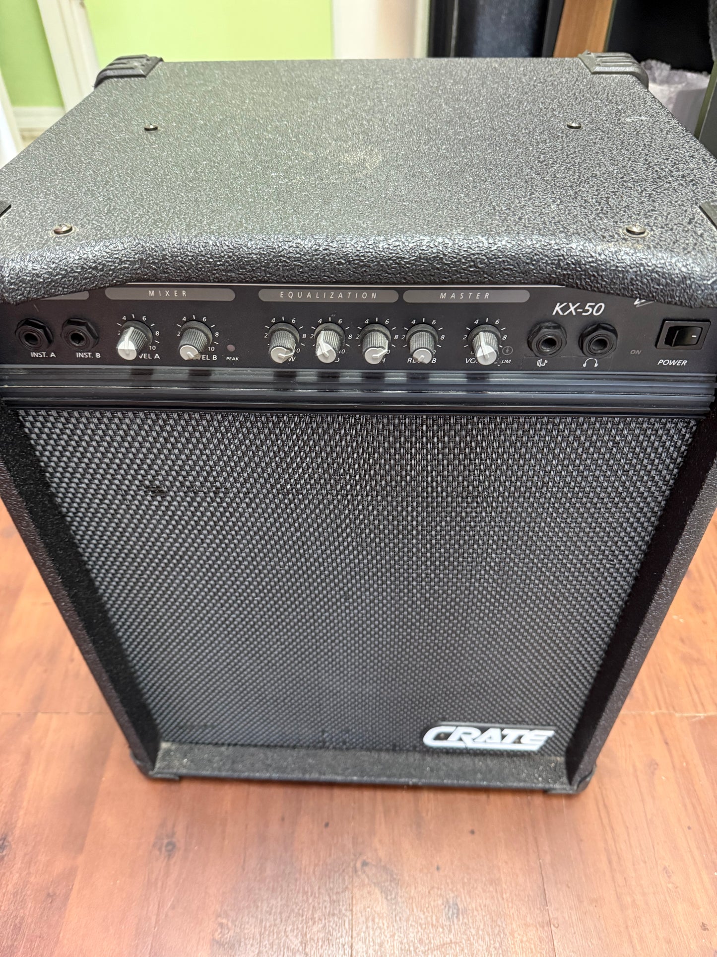 Crate Bass Amp (USED)