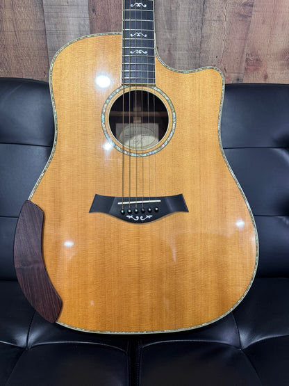 Taylor 910ce Acoustic Guitar (USED)