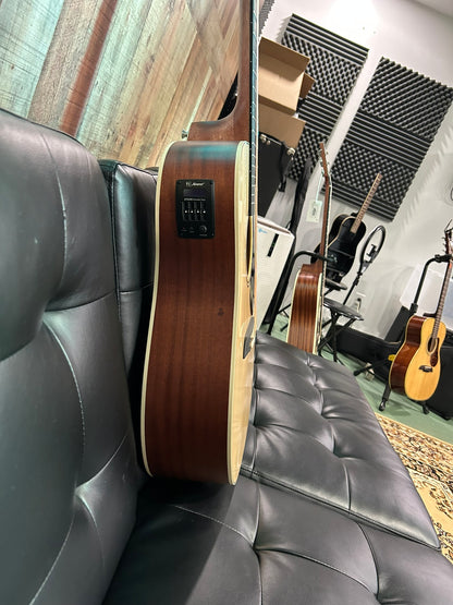 Alvarez Acoustic / Electric Guitar RD26CE