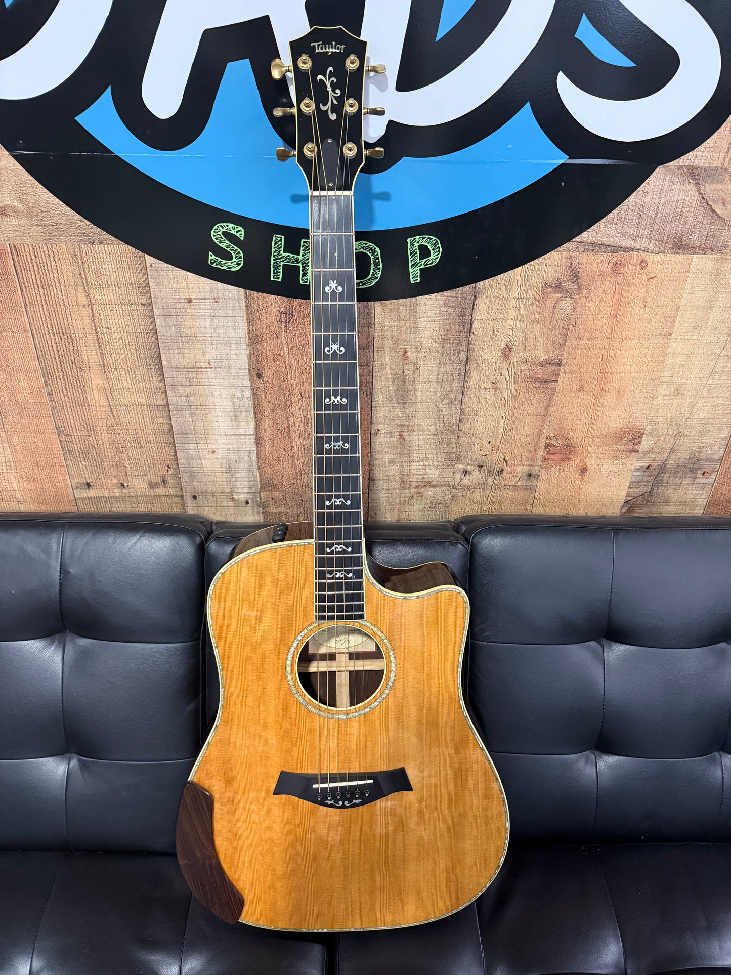 Taylor 910ce Acoustic Guitar (USED)