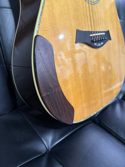 Taylor 910ce Acoustic Guitar (USED)