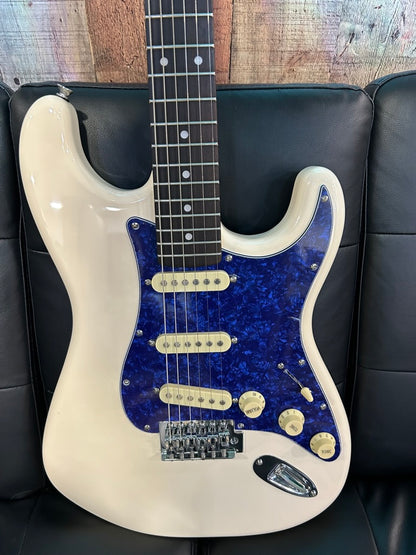 Austin Classic Double Cutaway Cream with Blue Pickguard