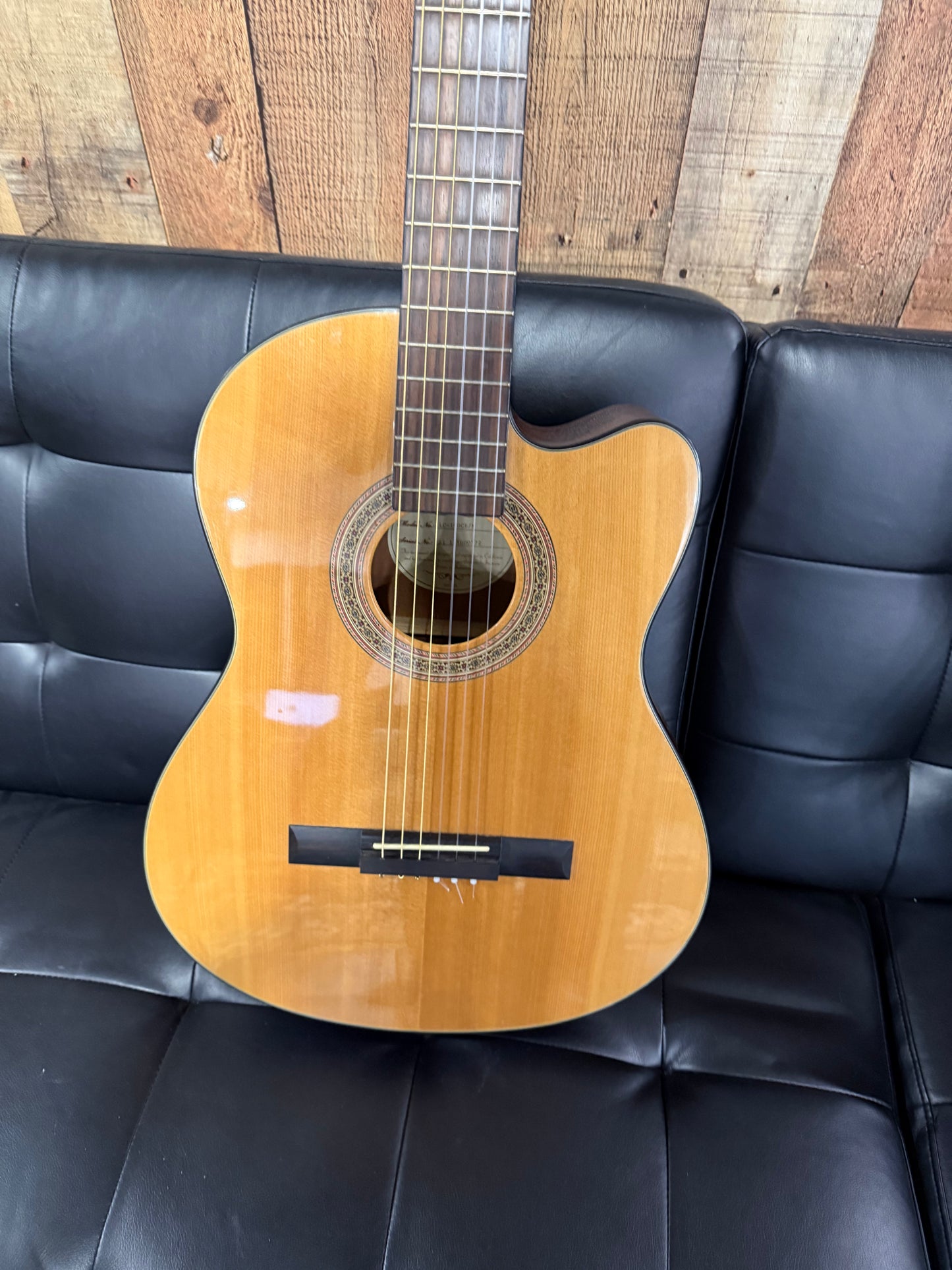 Lucero LC100E Classical Guitar (Used)