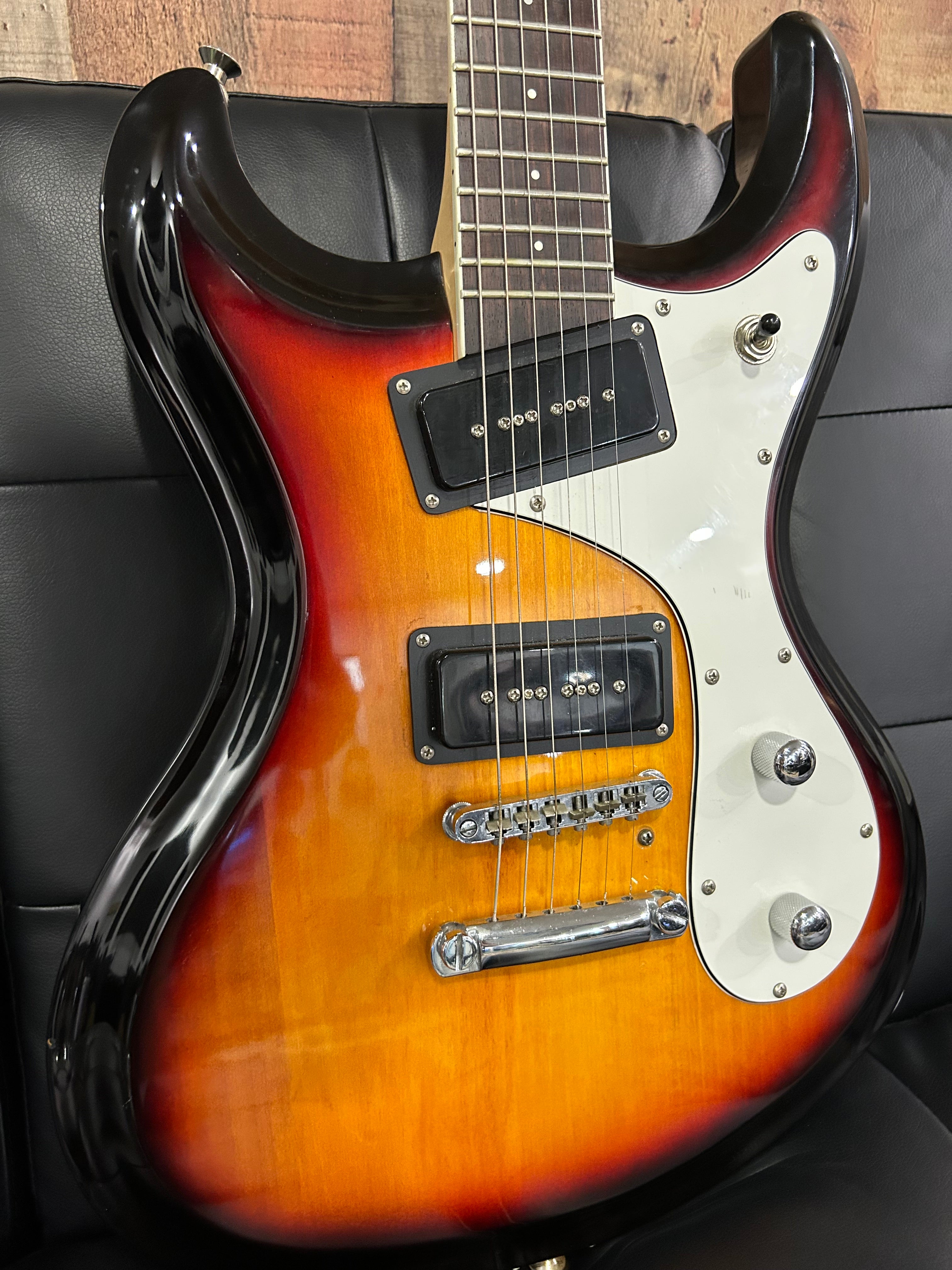 Mosrite of California The Ventures Model Surf style guitar – Dads